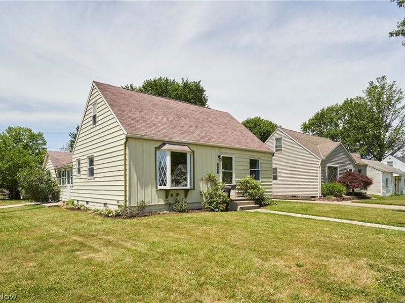 4340 W 189th Street, Cleveland, OH 44135 Photo 2