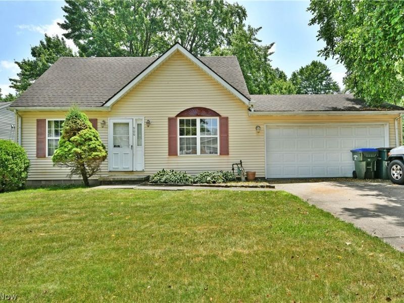 906 Elizabeth Court, Cuyahoga Falls, OH 44221 Photo 1
