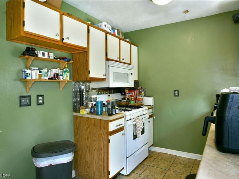 906 Elizabeth Court, Cuyahoga Falls, OH 44221 Photo 11
