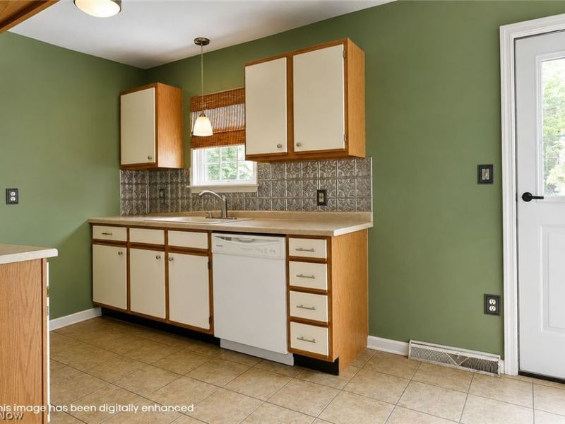 906 Elizabeth Court, Cuyahoga Falls, OH 44221 Photo 12