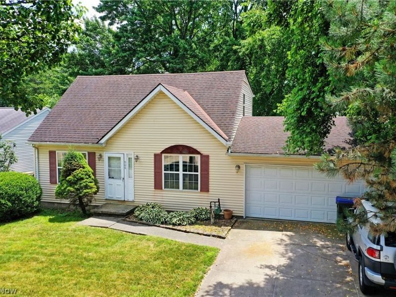 906 Elizabeth Court, Cuyahoga Falls, OH 44221 Photo 2