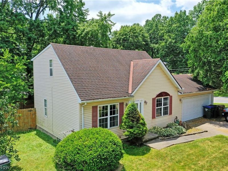 906 Elizabeth Court, Cuyahoga Falls, OH 44221 Photo 4