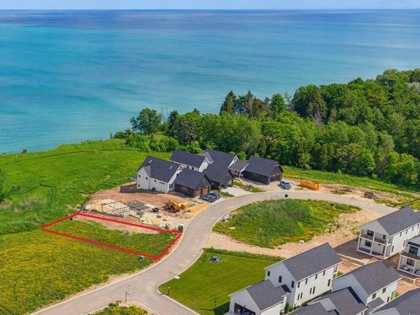 1204 SHIELING LANE, Unit Lt16, Port Washington, WI 53074