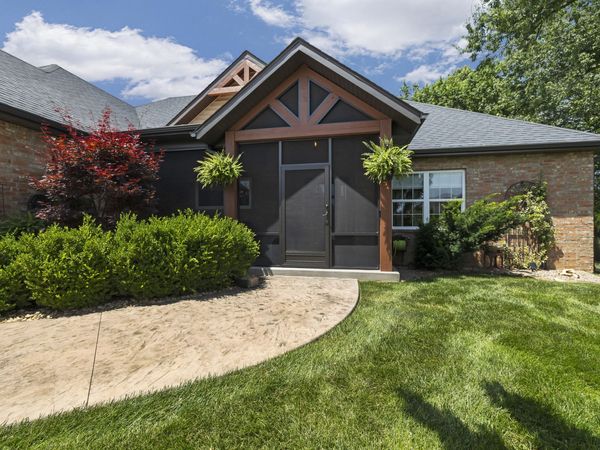 1911 N Pavilion Place, Strafford, MO 65757