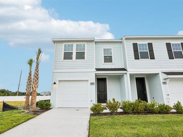 6876 HOLCOMBE DOWN DRIVE , ZEPHYRHILLS, FL 33541