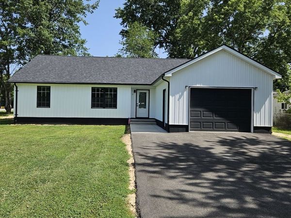 900 Oregon Street , Carterville, IL 62918