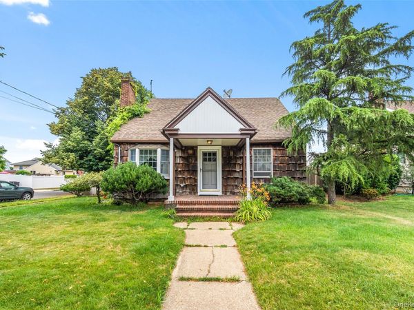 612 Hughes Street , Bellmore, NY 11710