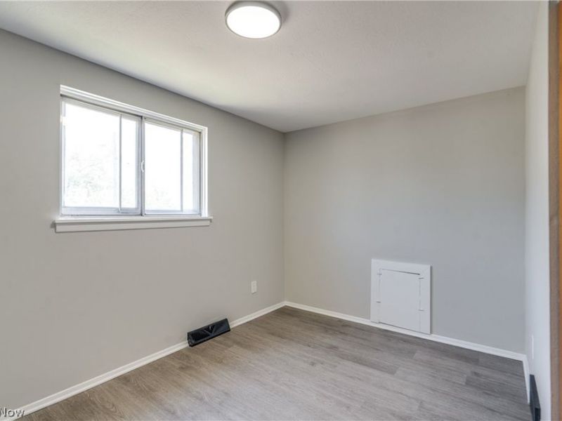 4436 E 158th Street, Cleveland, OH 44128 Photo 12