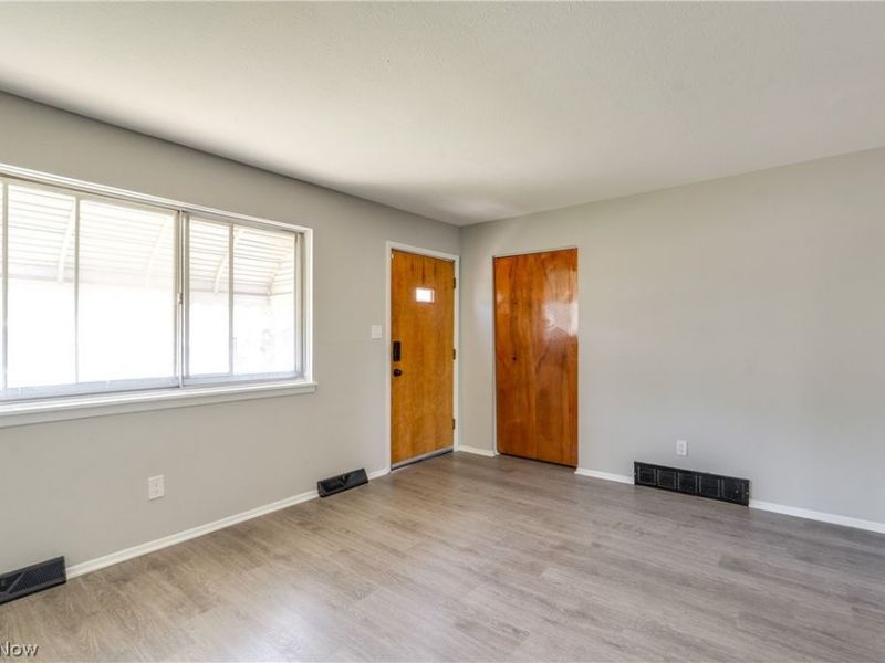 4436 E 158th Street, Cleveland, OH 44128 Photo 4