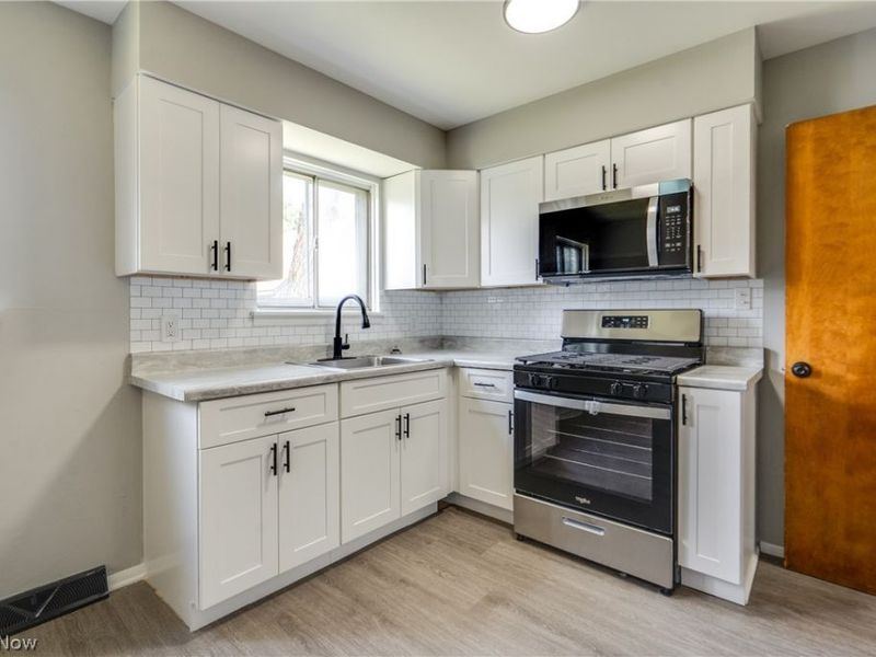 4436 E 158th Street, Cleveland, OH 44128 Photo 9