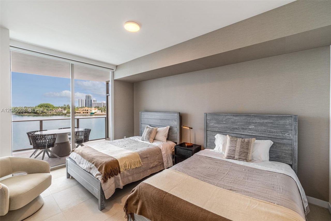 1135 103rd St , Unit 405, Bay Harbor Islands, FL 33154 Photo