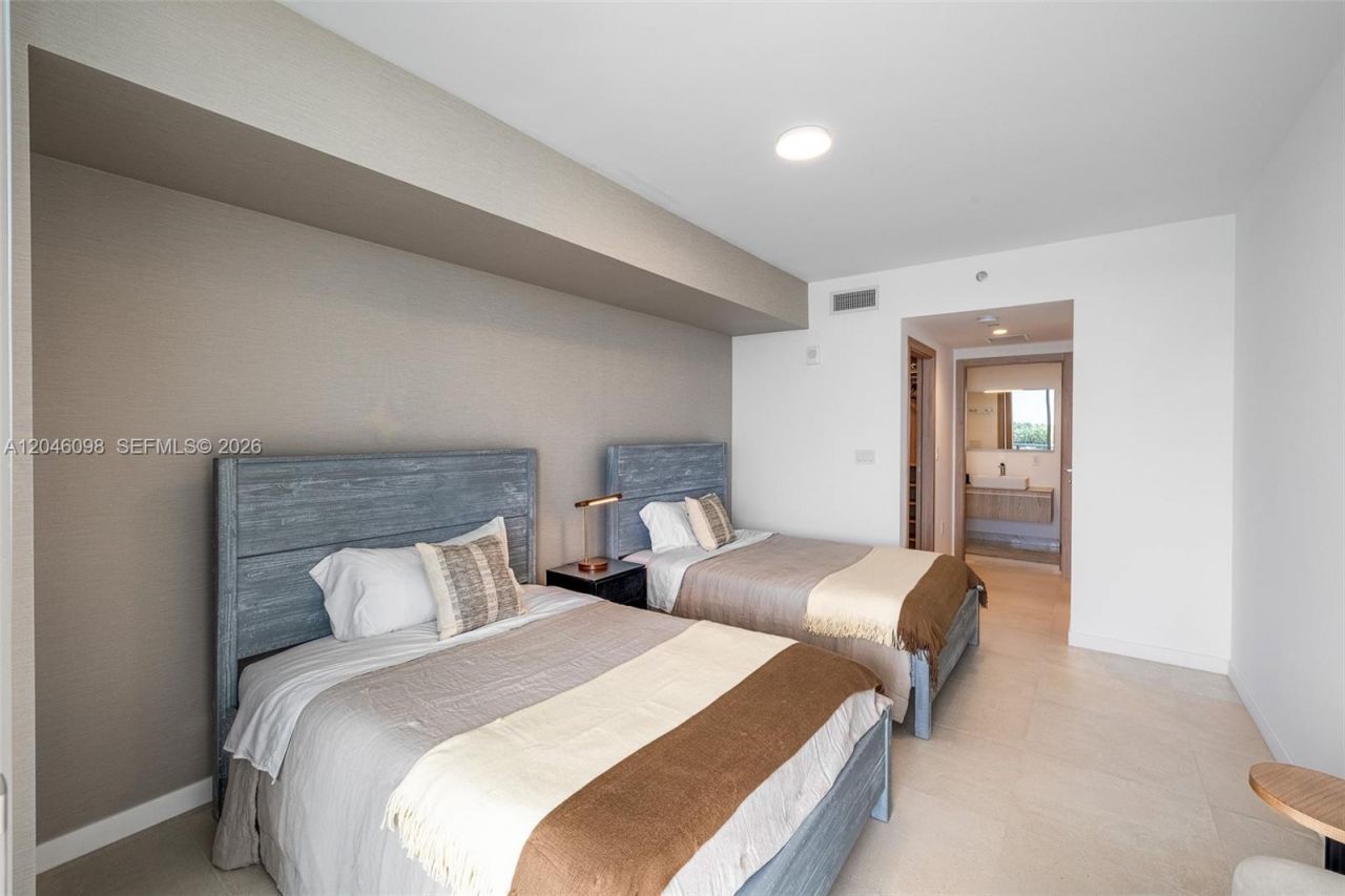 1135 103rd St , Unit 405, Bay Harbor Islands, FL 33154 Photo