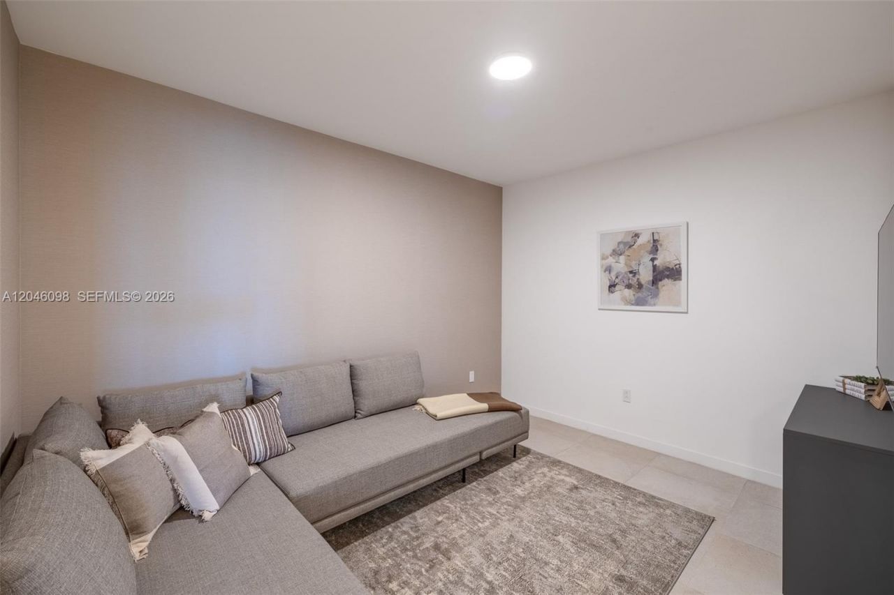1135 103rd St , Unit 405, Bay Harbor Islands, FL 33154 Photo