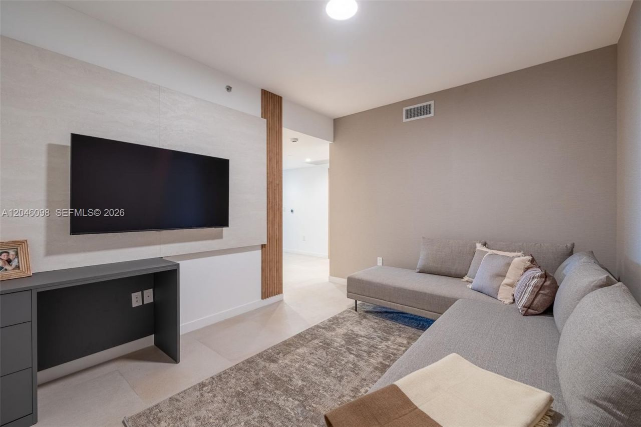 1135 103rd St , Unit 405, Bay Harbor Islands, FL 33154 Photo