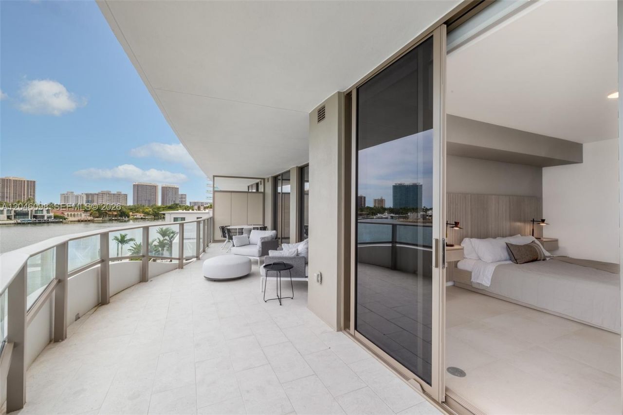 1135 103rd St , Unit 405, Bay Harbor Islands, FL 33154 Photo