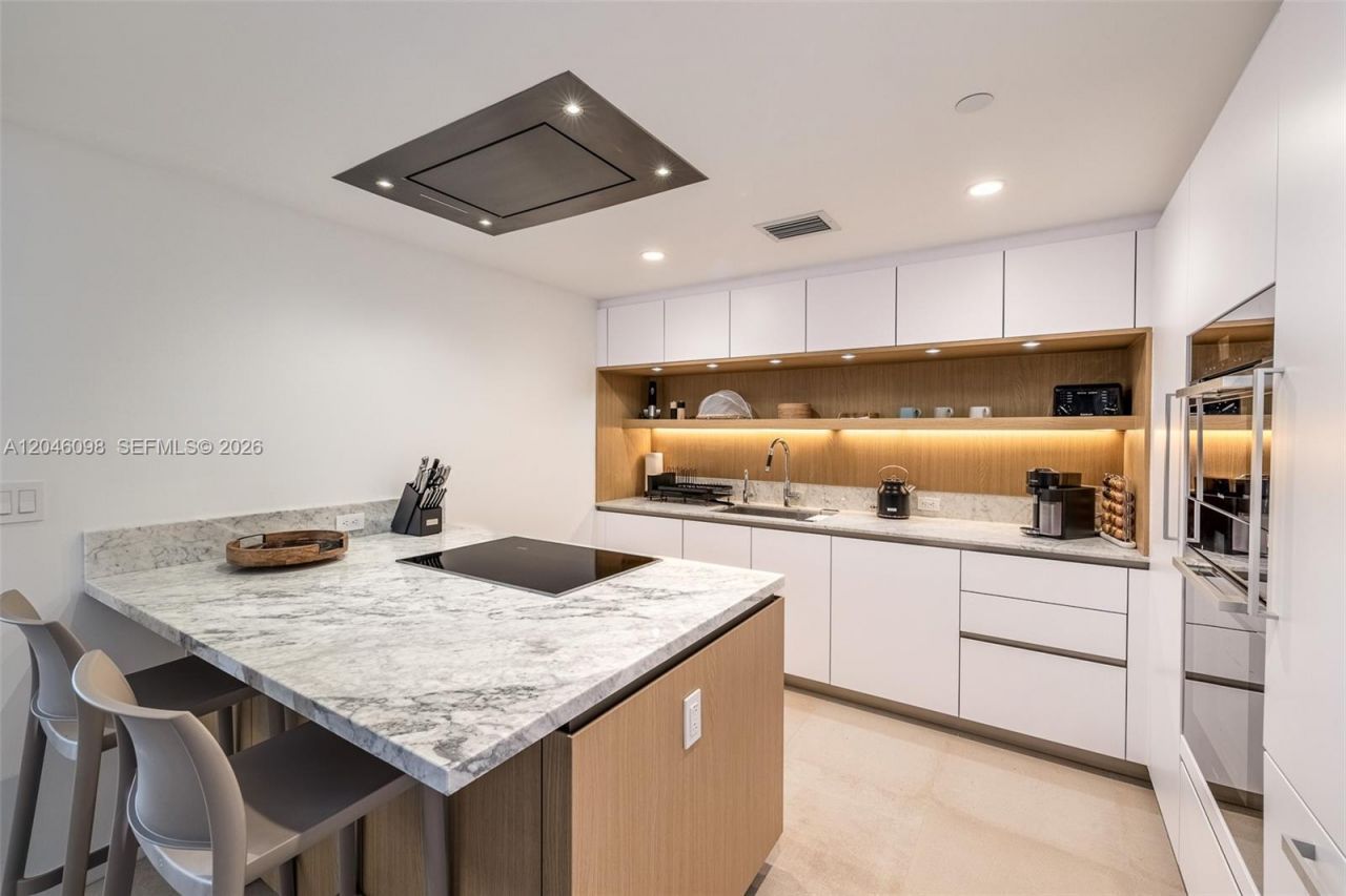 1135 103rd St , Unit 405, Bay Harbor Islands, FL 33154 Photo
