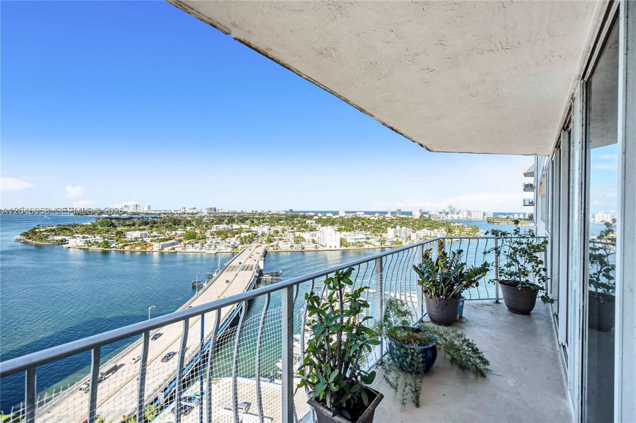 7601 E Treasure Dr, Unit 2412, North Bay Village, FL 33141 Photo