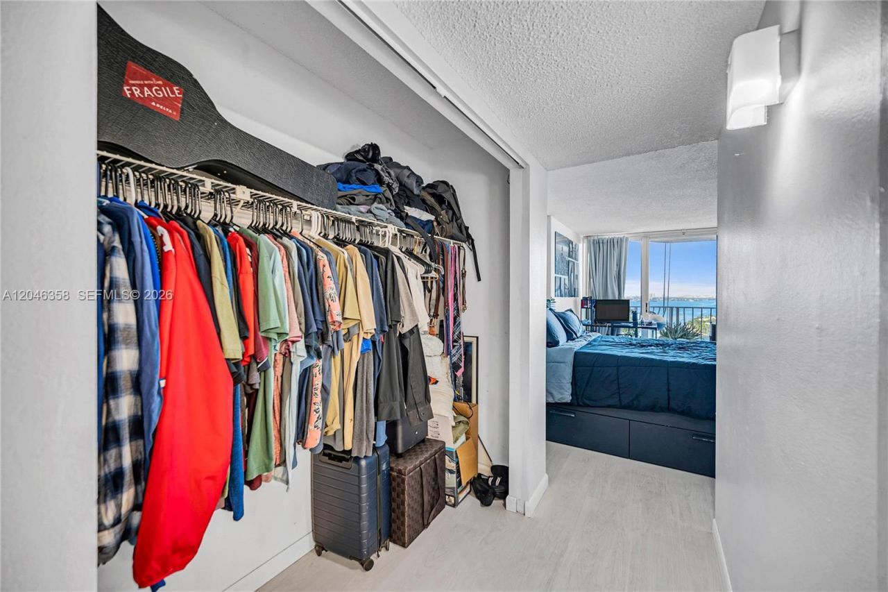 7601 E Treasure Dr, Unit 2412, North Bay Village, FL 33141 Photo
