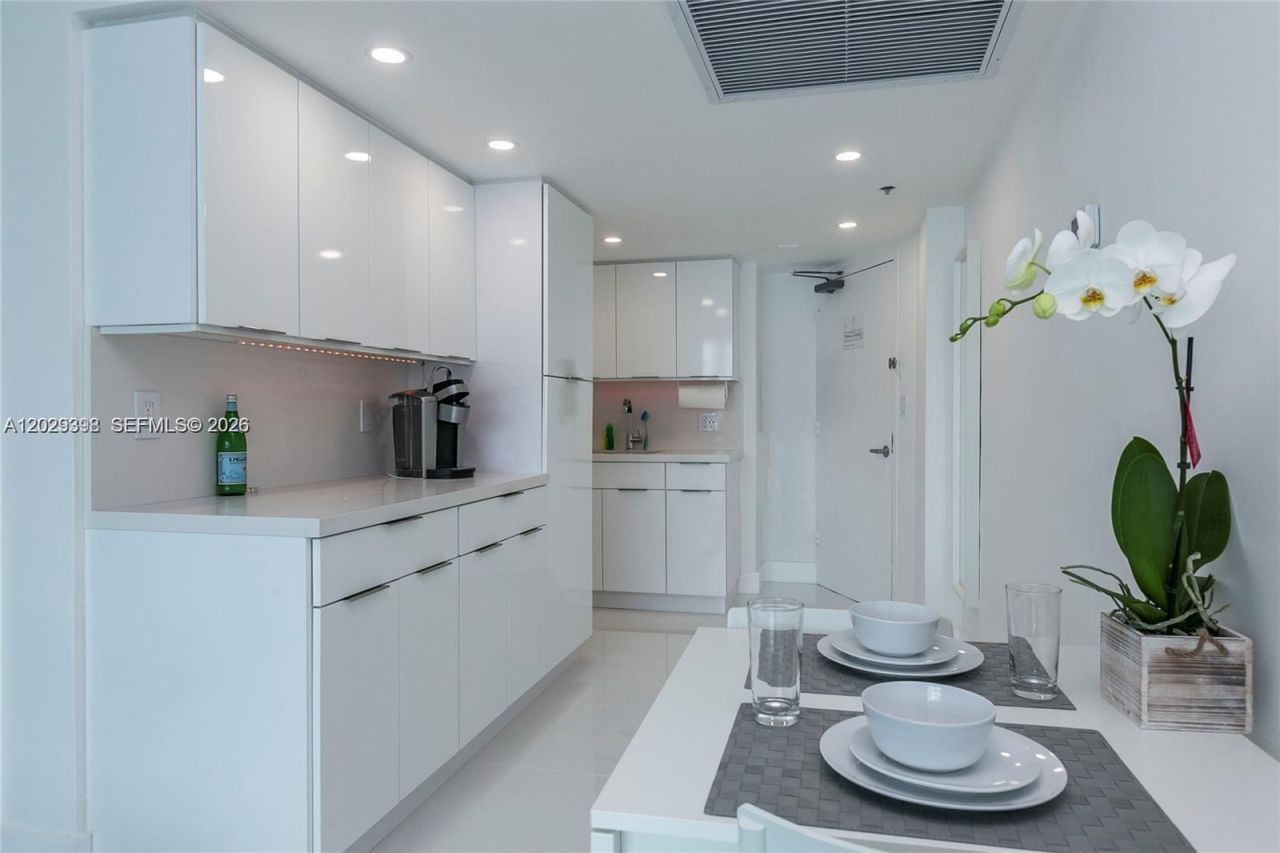 5445 Collins Avenue , Miami Beach, FL 33140 Photo