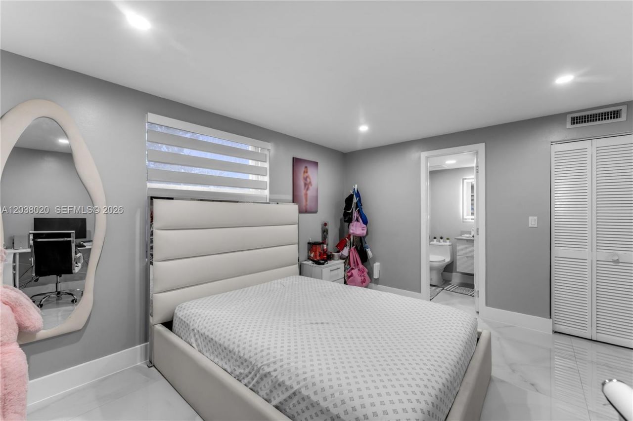15470 SW 82nd Ln , Unit 327, Miami, FL 33193 Photo