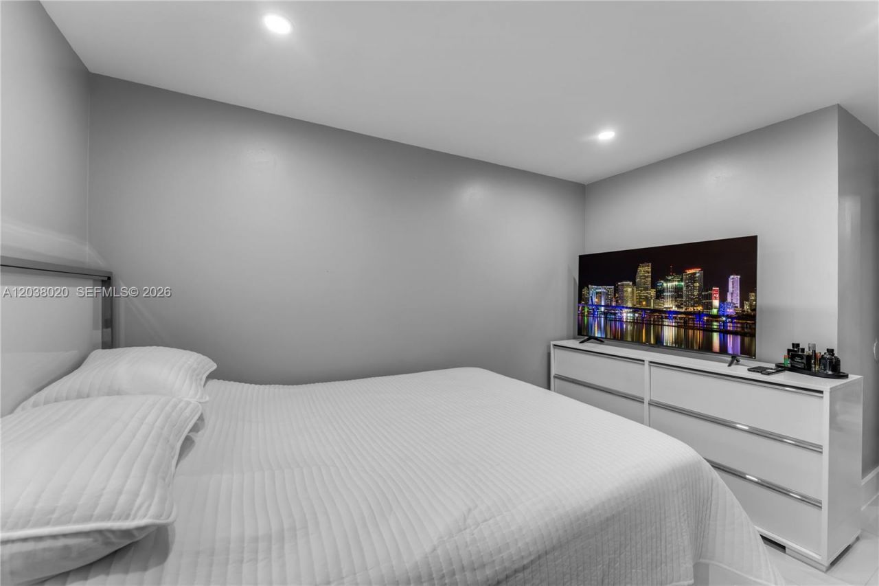 15470 SW 82nd Ln , Unit 327, Miami, FL 33193 Photo