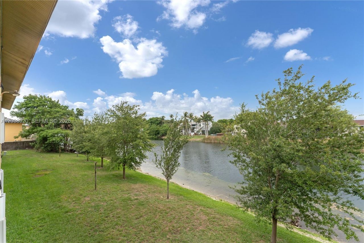 15470 SW 82nd Ln , Unit 327, Miami, FL 33193 Photo