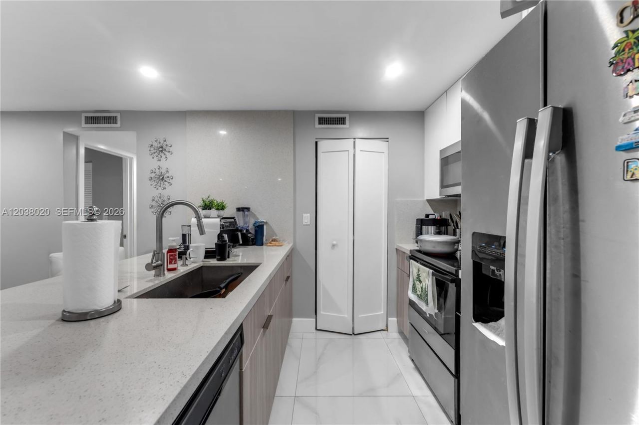 15470 SW 82nd Ln , Unit 327, Miami, FL 33193 Photo
