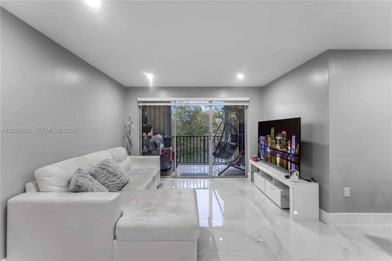 15470 SW 82nd Ln , Unit 327, Miami, FL 33193 Photo