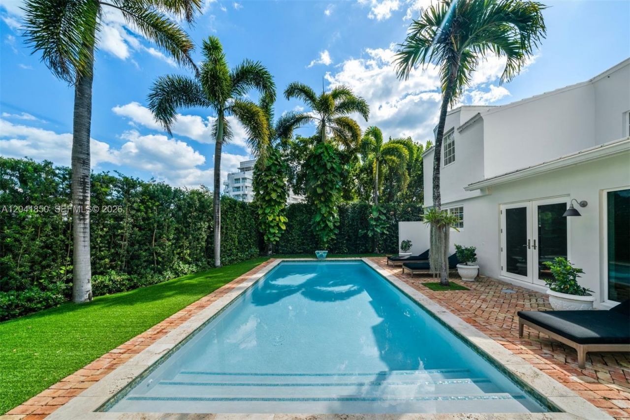 939 W 47th Ct , Miami Beach, FL 33140 Photo
