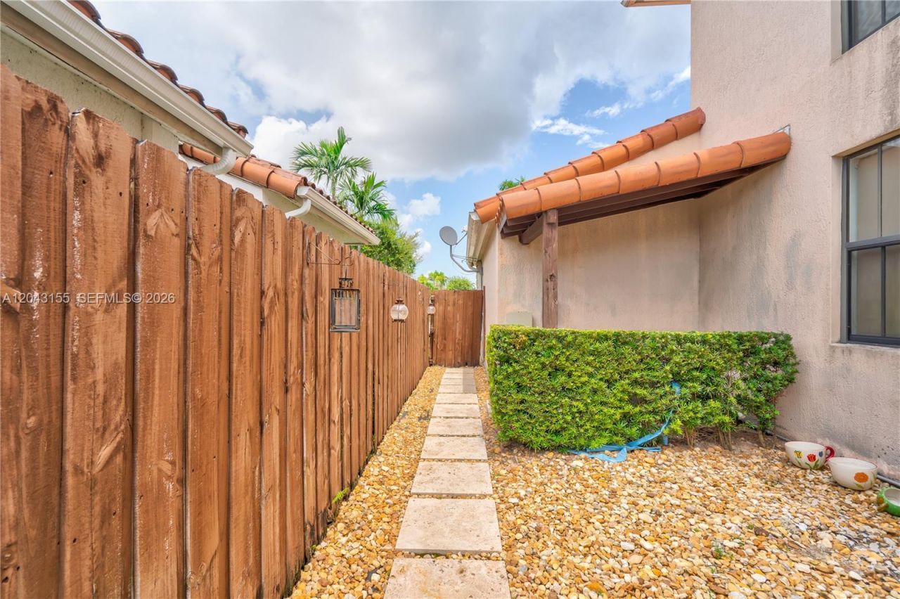 1016 NW 99th Psge , Unit 1016, Miami, FL 33172 Photo