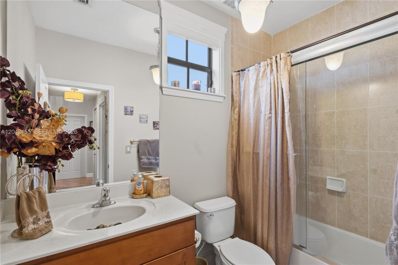 1016 NW 99th Psge , Unit 1016, Miami, FL 33172 Photo