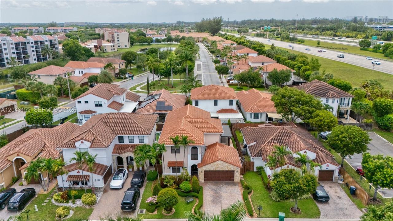1016 NW 99th Psge , Unit 1016, Miami, FL 33172 Photo