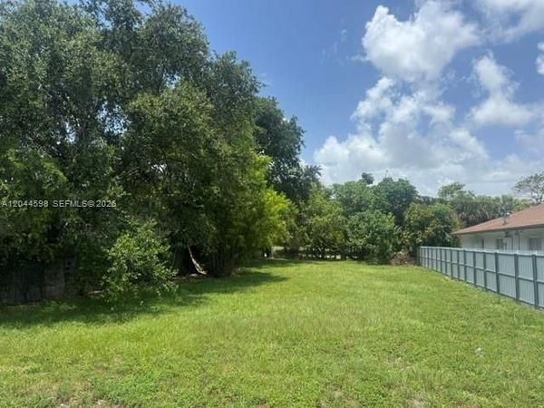 10326 NW 6 AVE , Miami, FL 33150