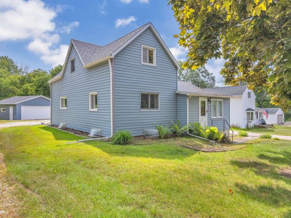 1151 Franklin Dr, Cleveland, WI 53015