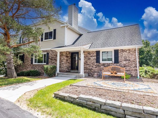 1118 Pilgrim PARKWAY, Elm Grove, WI 53122