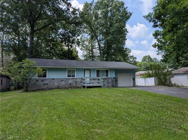 18015 Hillcrest Drive, Lake Milton, OH 44429