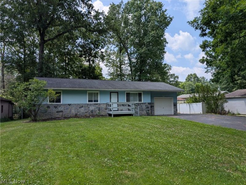 18015 Hillcrest Drive, Lake Milton, OH 44429 Photo 1