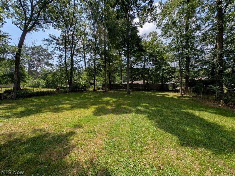 18015 Hillcrest Drive, Lake Milton, OH 44429 Photo 13