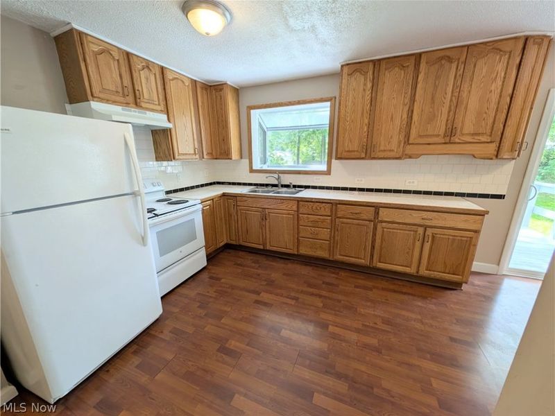 18015 Hillcrest Drive, Lake Milton, OH 44429 Photo 14