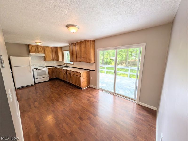 18015 Hillcrest Drive, Lake Milton, OH 44429 Photo 15