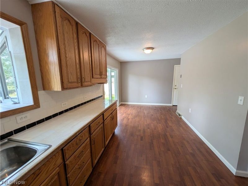 18015 Hillcrest Drive, Lake Milton, OH 44429 Photo 16