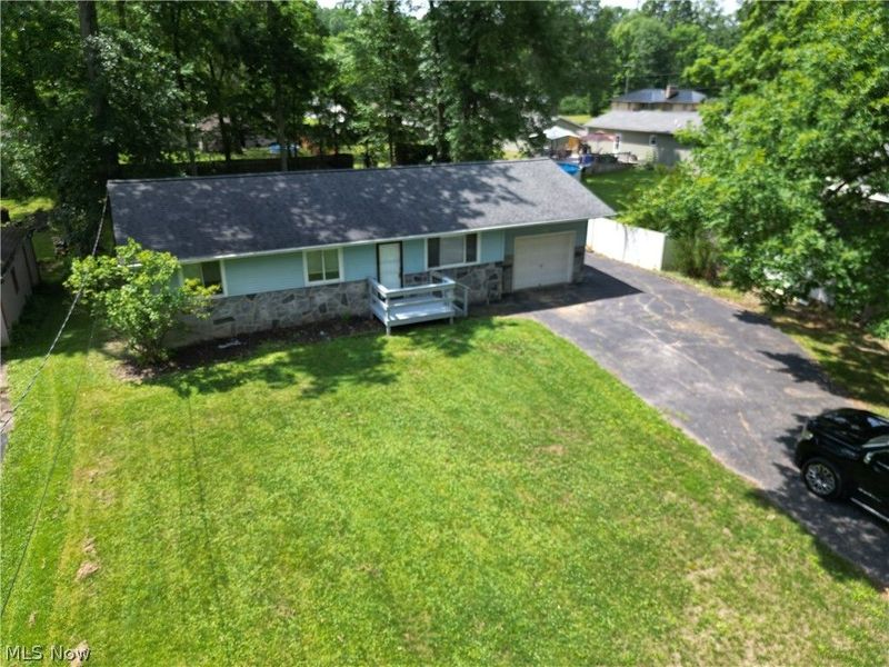 18015 Hillcrest Drive, Lake Milton, OH 44429 Photo 2