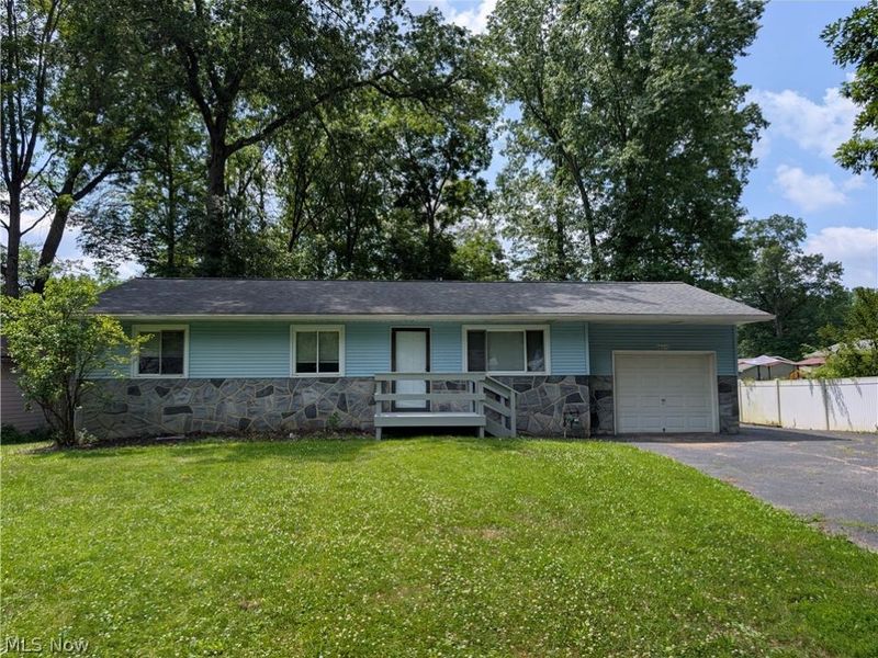 18015 Hillcrest Drive, Lake Milton, OH 44429 Photo 3