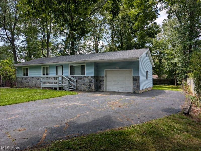 18015 Hillcrest Drive, Lake Milton, OH 44429 Photo 7