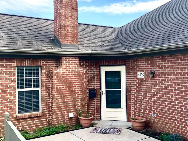 6835 Villabrook Drive , Columbus, OH 43235 Photo 3