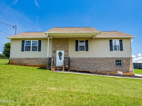 157 Ridgefield Drive, Dandridge, TN 37725