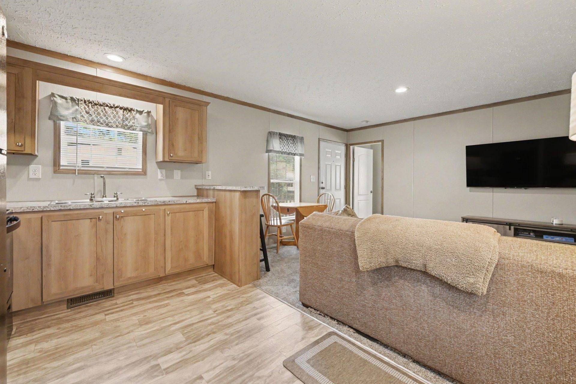 128 Crooked Island Circle Photo 7