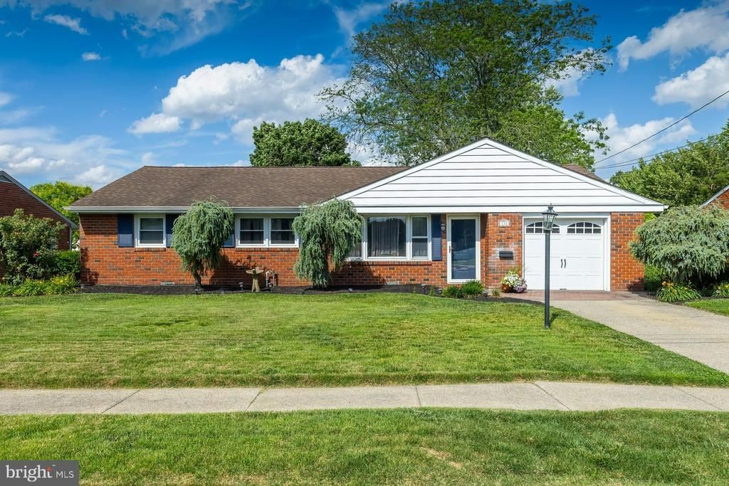 112 Carson Avenue, Gibbstown, NJ 08027 Main Photo