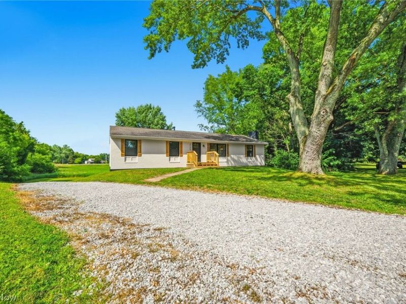 2195 Yorktown Street NW, Uniontown, OH 44685 Photo 3