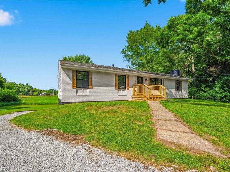 2195 Yorktown Street NW, Uniontown, OH 44685 Photo 5